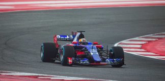 C. Sainzas: rikiuotės viduryje bus labai artima kova