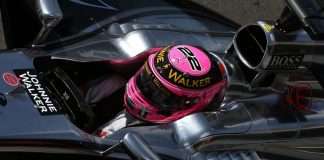 Jensonas Buttonas: už trasos ribų Lewisas Hamiltonas buvo šiek tiek keistas judėti