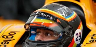 F. Alonso JAV naudos Indy 500 dizaino šalmą