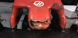 Romainas Grosjeanas stebisi, kad niekas nesugavo švilpiko romain grosjean haas