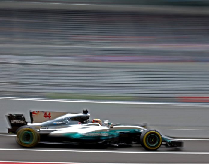lewis Lewis hamilton mercedes japonijos gp kvalifikacija
